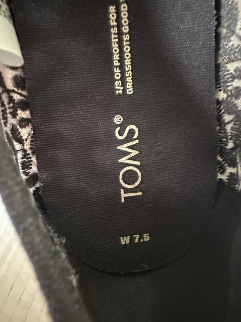 Toms Black Lace Espadrille Slip-On Loafers - Picture 2 of 7
